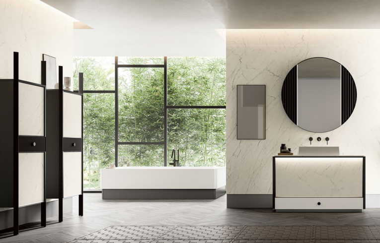salle de bain de luxe avec grande baignoire en marbre