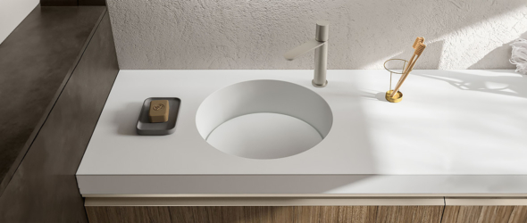inspirations salle de bain avec vasque en marbre blanc et robinet en inox