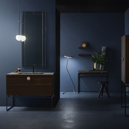 salle de bain design avec meubles en bois et vasque