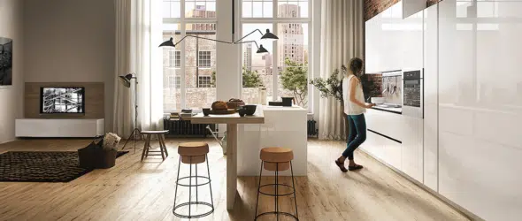 Cuisine haut de gamme modèle First Snaidero en laque blanc brillant avec îlot central