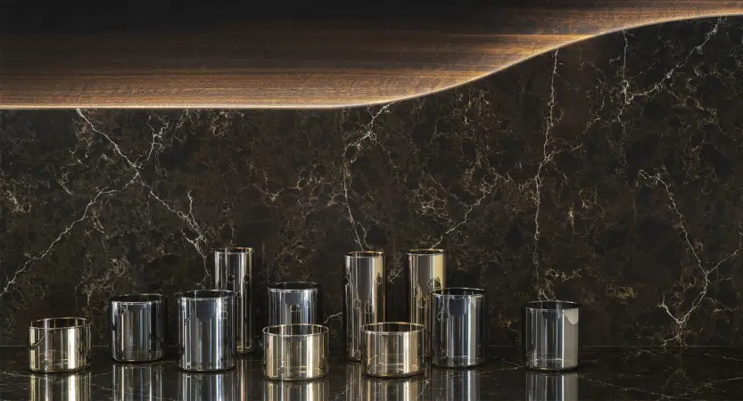 cuisine design italienne de luxe avec plan de travail et crédences en granit