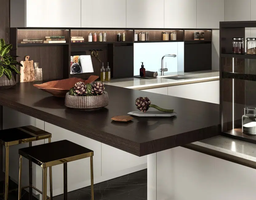 Cuisine italienne snaidero en u avec table de bar en bois et plan de travail en stratifié