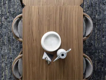 Table en chêne vendu par la célèbre marque de cuisine haut de gamme snaidero