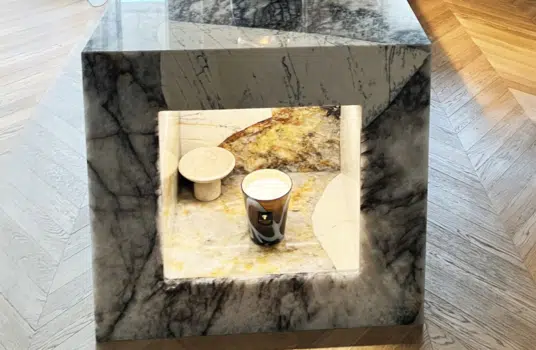 niche rétroéclairé dans îlot de cuisine haut gamme la garenne colombes