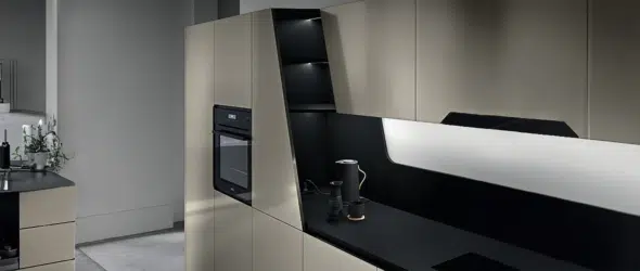 Inspiration cuisine de luxe sur mesure avec colonnes biseautées