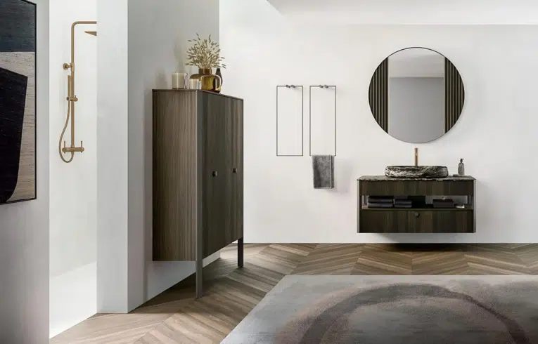salle de bain de luxe avec meubles en bois suspendus