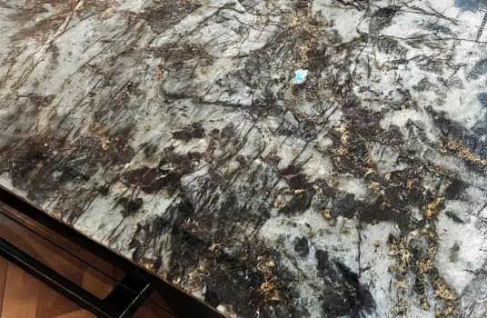 plan de travail d'une cuisine haut gamme Paris 15ème arrondissement