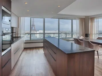 cuisine haut gamme paris avec îlot central en céramique