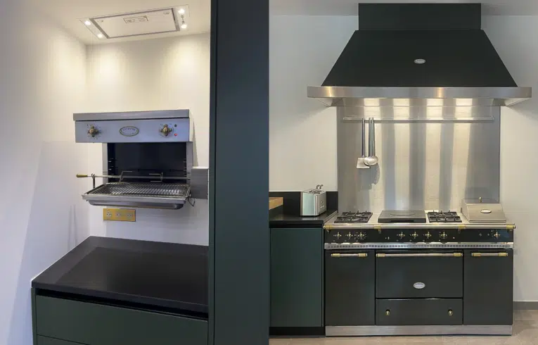 Cuisine haut gamme Neuilly sur seine avec piano de cuisson Lacanche