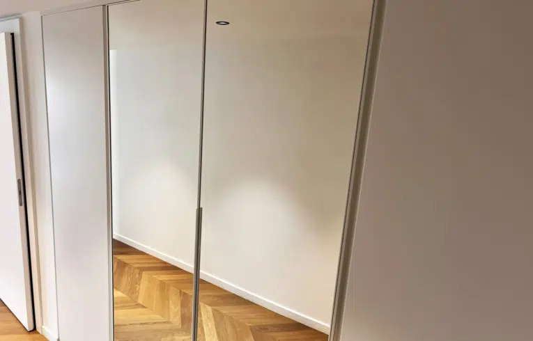 dressing de luxe Courbevoie encastré dans le mur