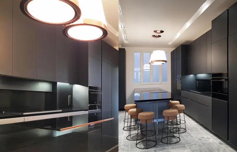 Cuisine haut gamme saint cloud avec plan de travail en verre