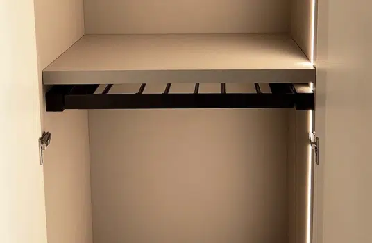 dressing de luxe Courbevoie avec tablettes de rangement