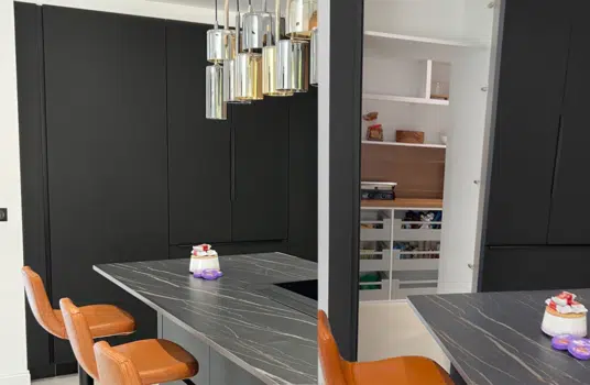 cuisine haut gamme Rueil-Malmaison avec espace buanderie