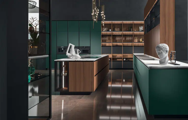 cuisine de luxe verte avec îlot central en noyer