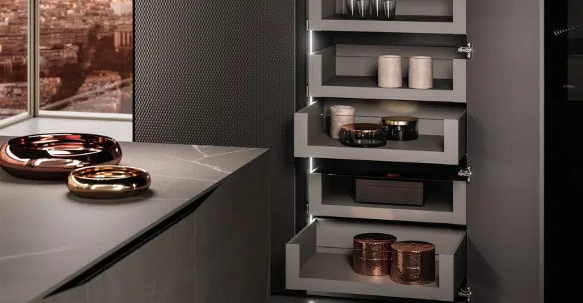 Cuisine haut de gamme architecte avec plan de travail en granit avec hauteur optimisée