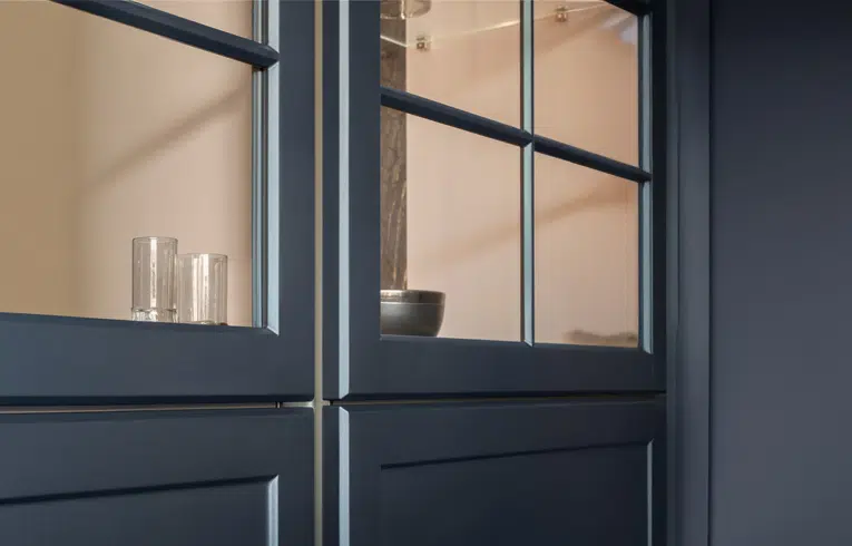 Cuisine classique modèle frame meuble de rangement avec finitions micalisées
