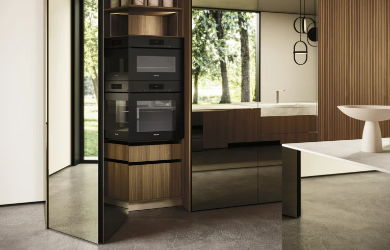 Cuisine moderne modèle elementi avec électroménagers cachés