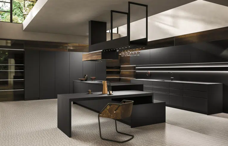 Cuisine moderne modèle joy avec rangements contre les murs et îlot central dans les tons foncés