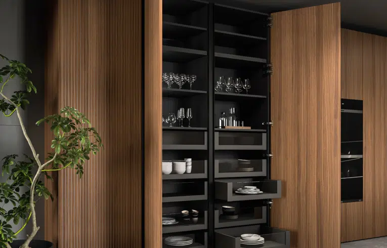 Cuisine de luxe haut de gamme avec des systèmes de rangements