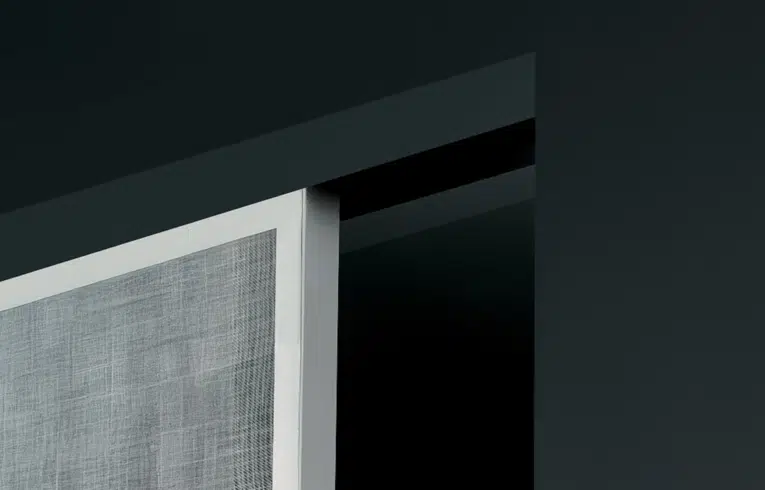 POrte coulissante vitrée avec détails sur le verre de la porte