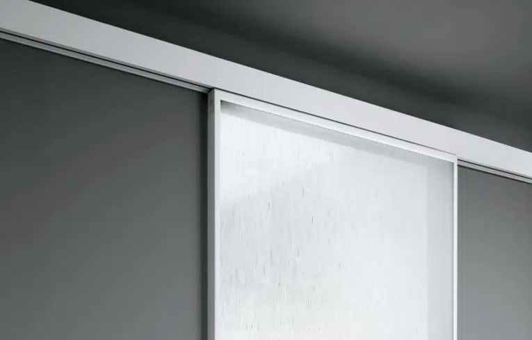 Porte coulissante vitrée avec coulissement
