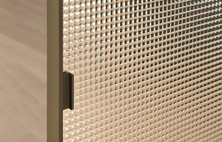 Porte coulissante vitrée détail sur le verre gauffré