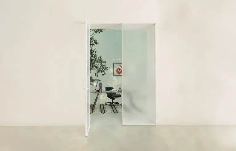 Porte battante vitrée avec le modèle aladin double swing plain duo
