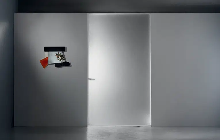 Porte battante vitrée avec encadrement en inox blanc