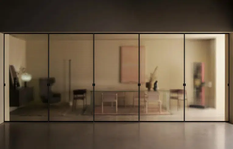 Portes pivotantes vitrées faisant office de cloison