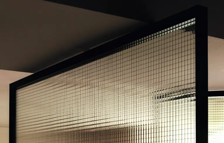 Portes pivotantes vitrées avec les détails sur le verre texturé