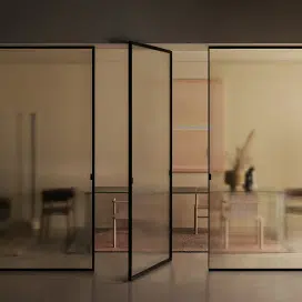 Portes pivotantes vitrées haut de gamme avec structure en inox noir